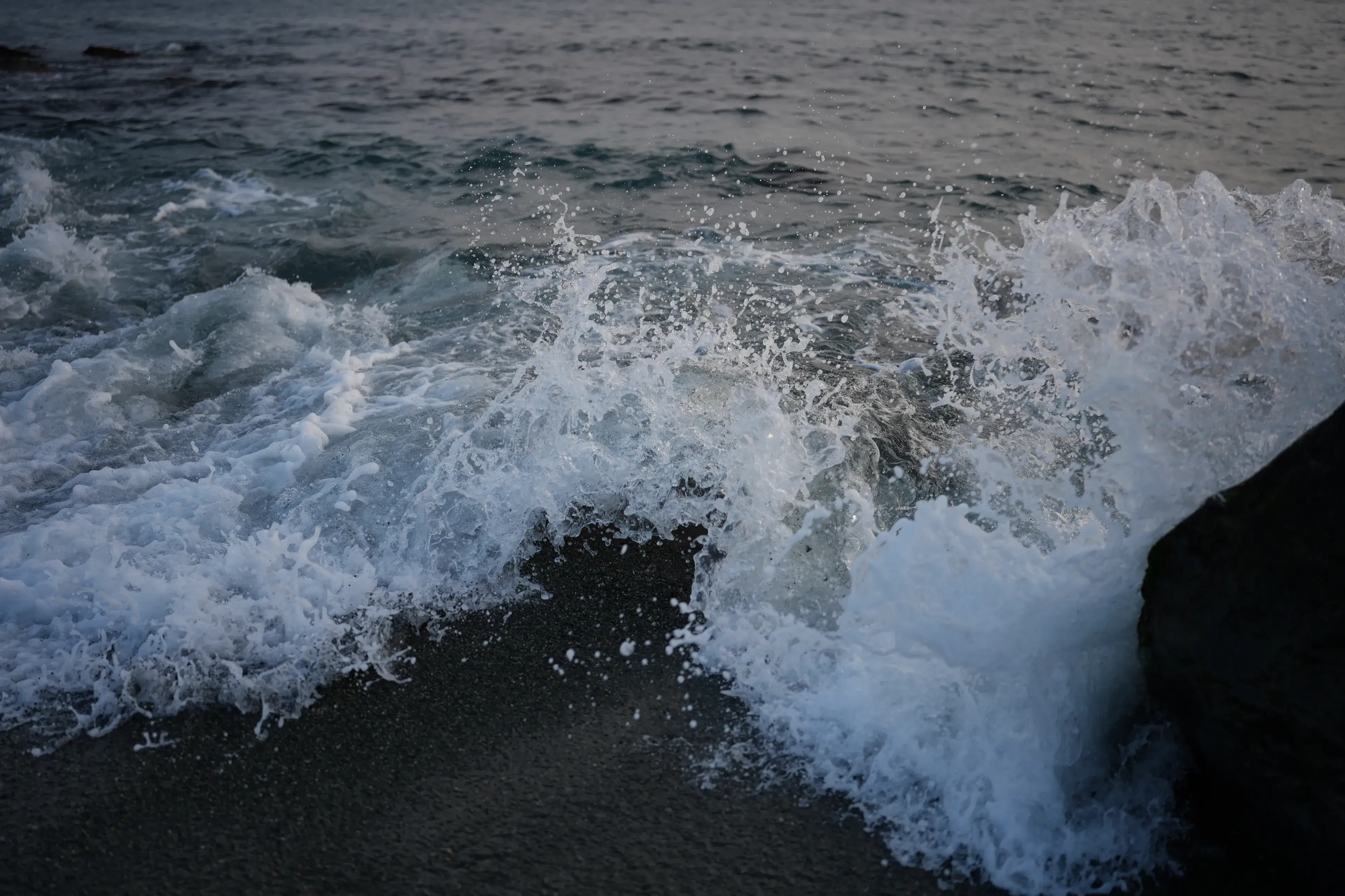 zdjęcie morza wykonane obiektywem SIGMA 35 mm F1.4 DG II 