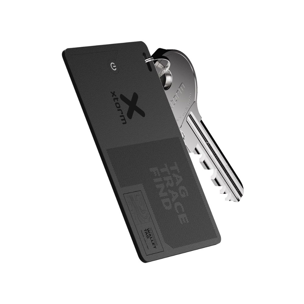 Xtorm Waterproof WalletTag przypięty do kluczy